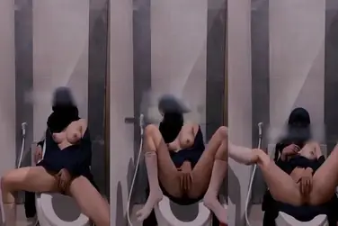 Bokep Jilbab Main di Toilet Mall Sunyi Viral 2026